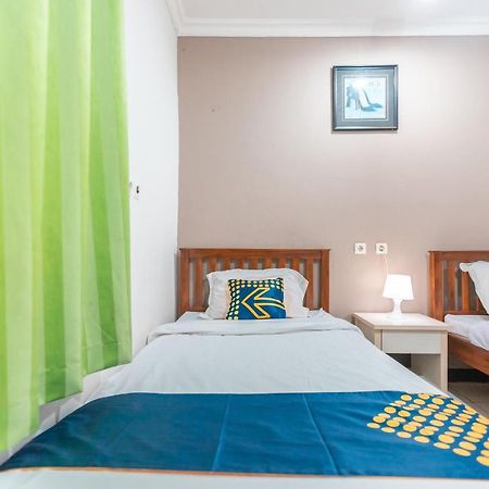 Spot On 2033 Kayumanis Homestay Syariah จาการ์ตา ภายนอก รูปภาพ