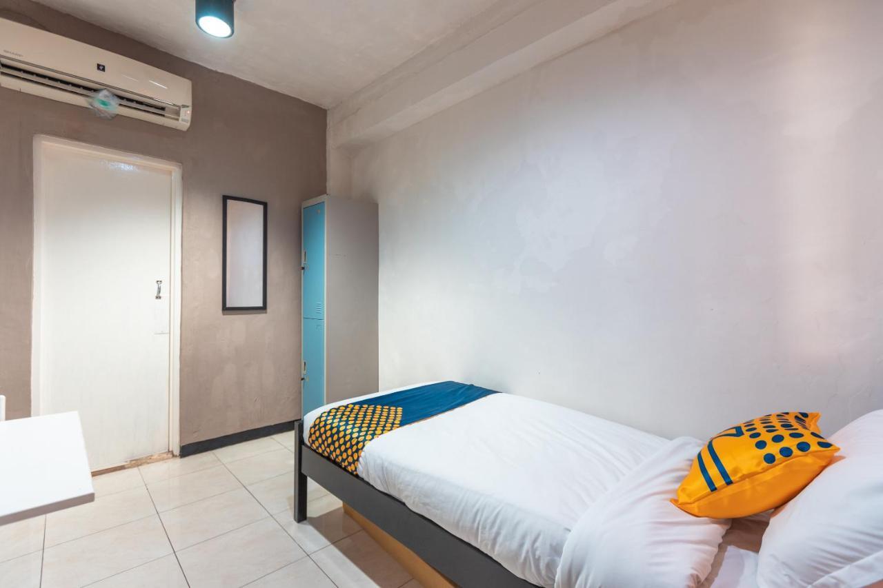Spot On 2033 Kayumanis Homestay Syariah จาการ์ตา ภายนอก รูปภาพ