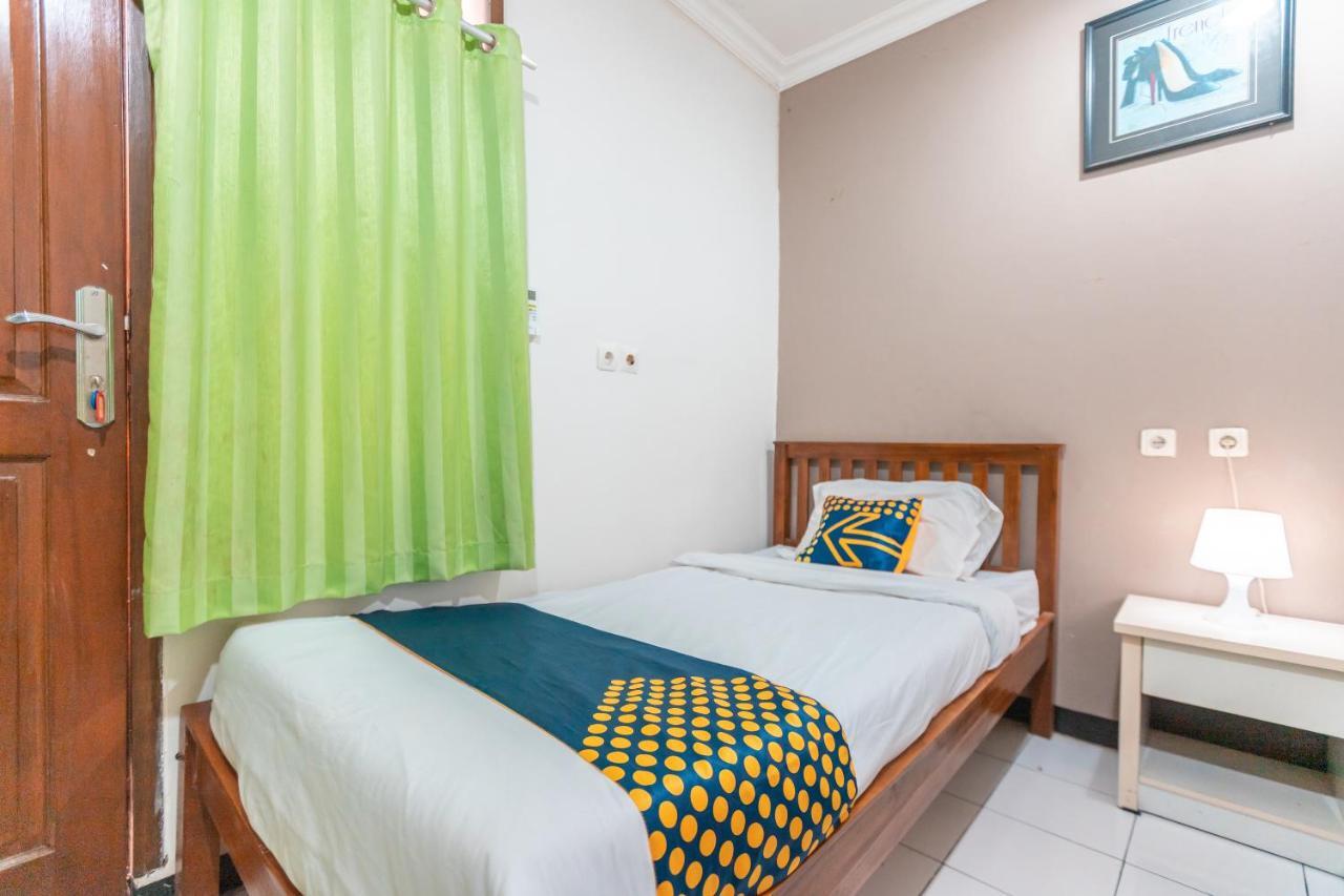 Spot On 2033 Kayumanis Homestay Syariah จาการ์ตา ภายนอก รูปภาพ