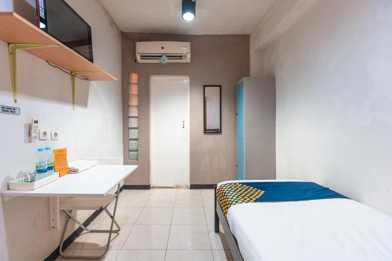 Spot On 2033 Kayumanis Homestay Syariah จาการ์ตา ภายนอก รูปภาพ