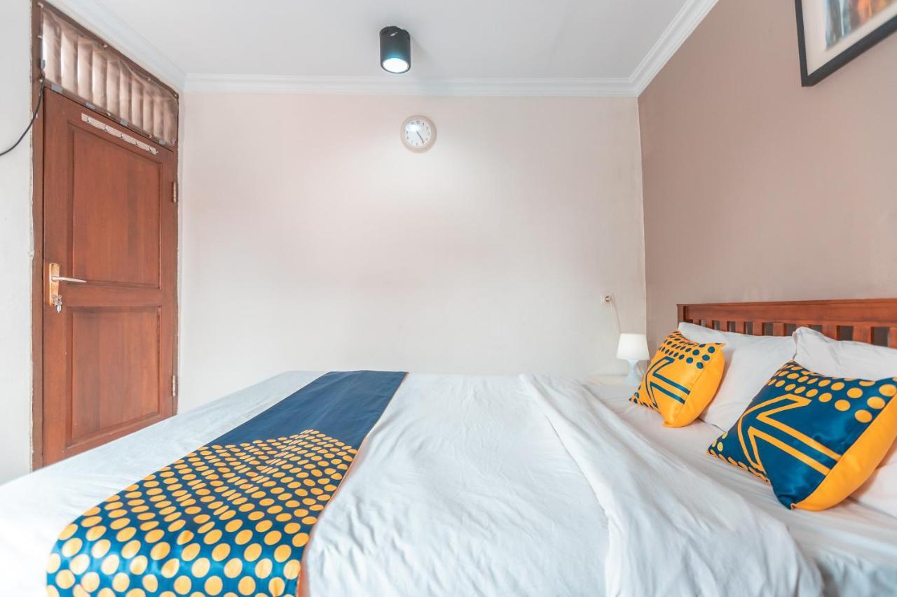 Spot On 2033 Kayumanis Homestay Syariah จาการ์ตา ภายนอก รูปภาพ