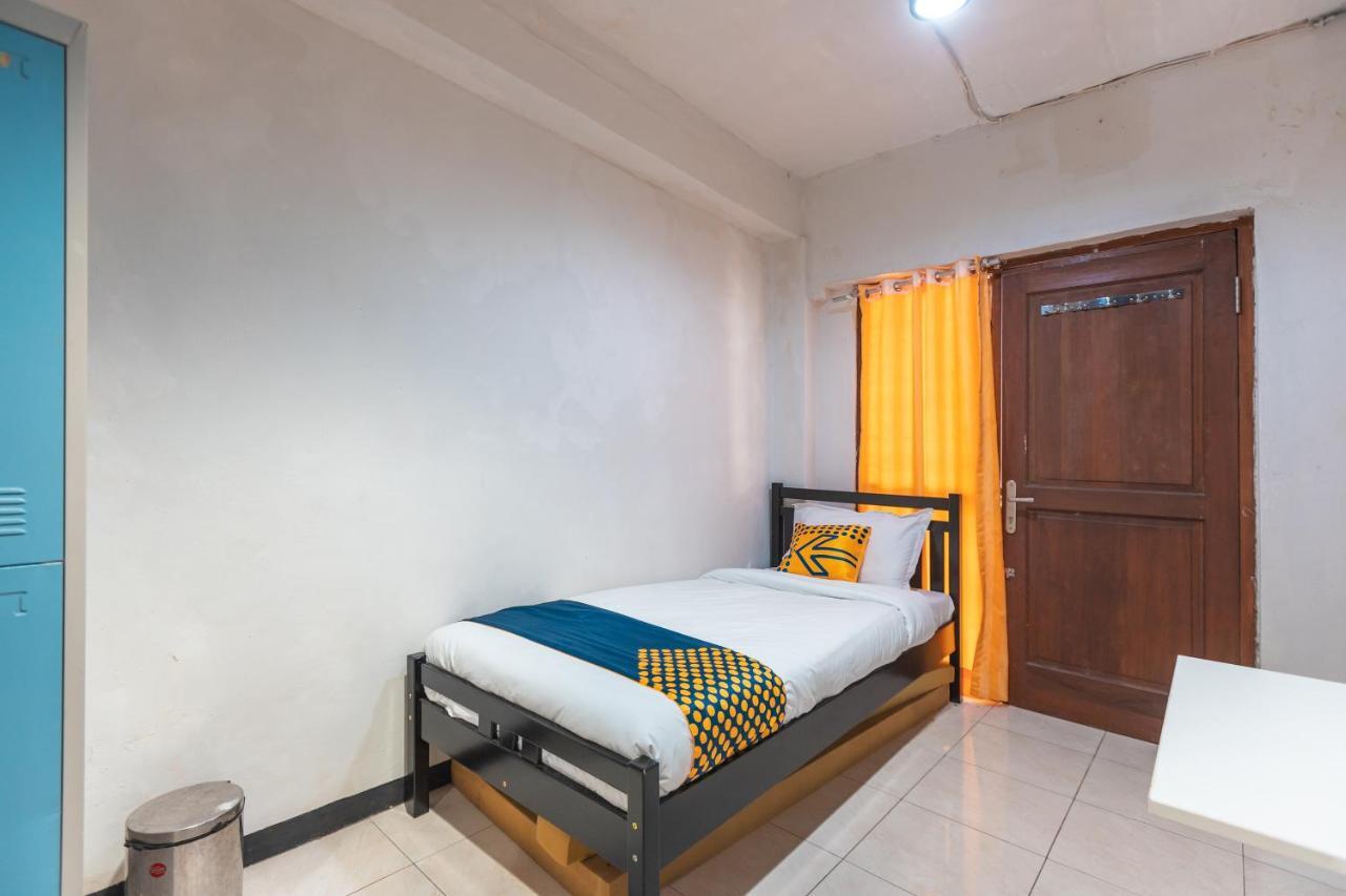 Spot On 2033 Kayumanis Homestay Syariah จาการ์ตา ภายนอก รูปภาพ