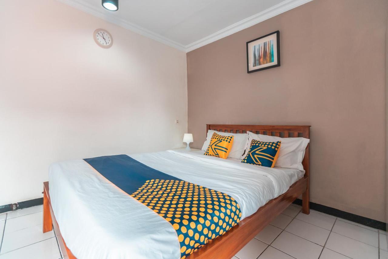 Spot On 2033 Kayumanis Homestay Syariah จาการ์ตา ภายนอก รูปภาพ